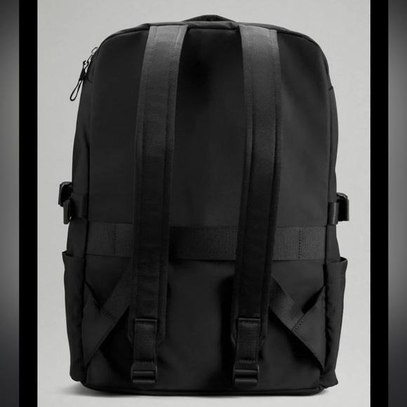 Lululemon Crew Backpack 22L Black EUC - Picture 6 of 7